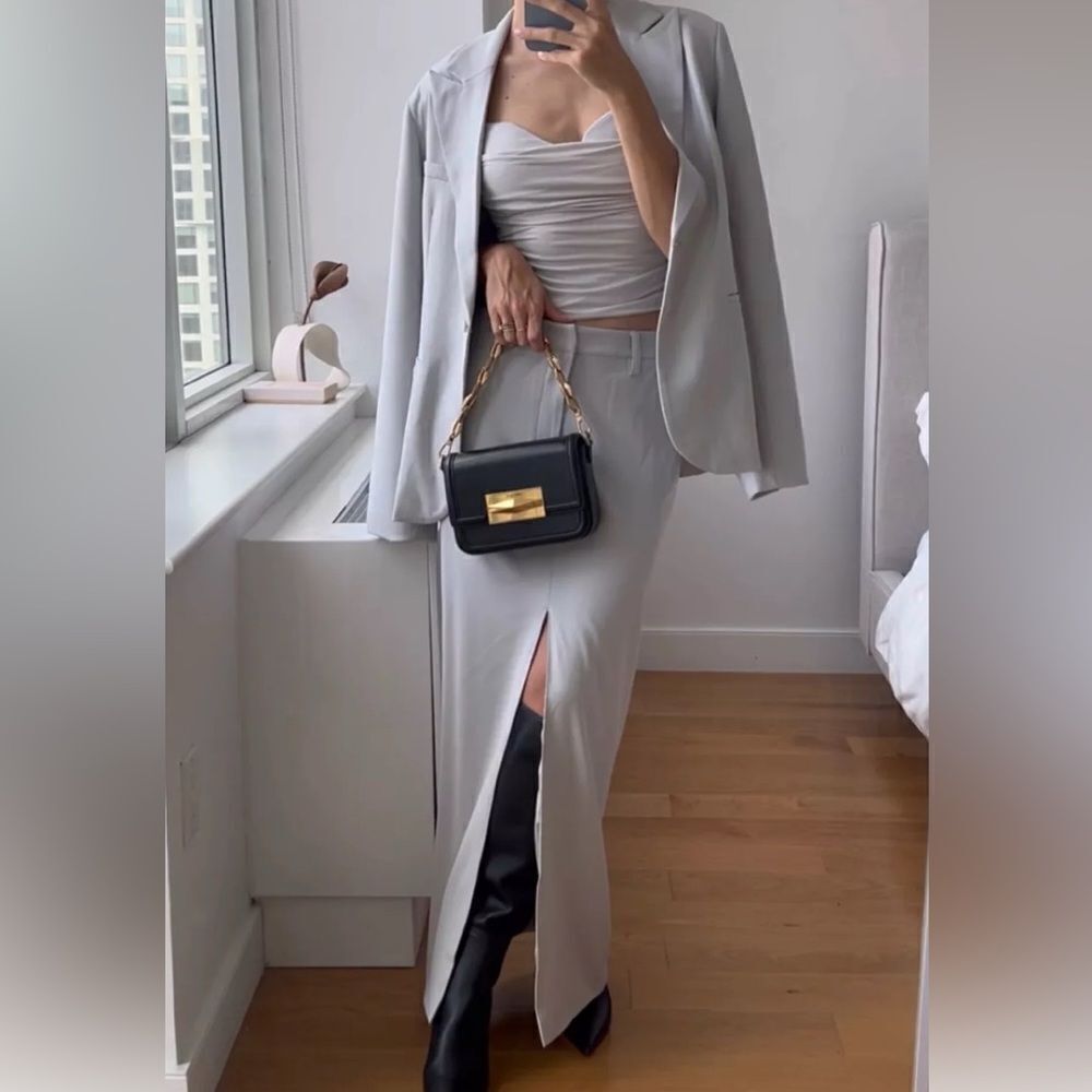 Meshki Daria Suiting Midi Skirt - Ice Grey
Size: XS